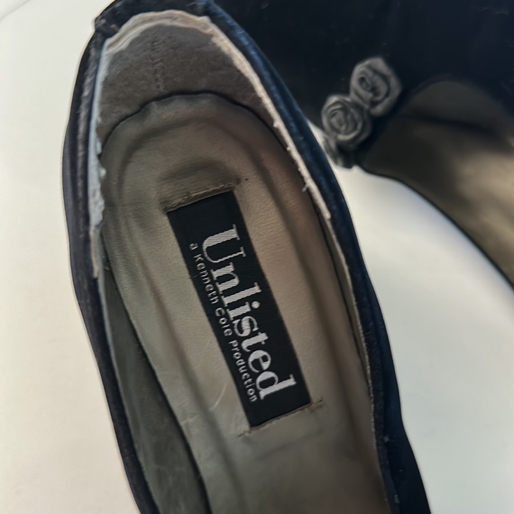 Unlisted by Kenneth Cole Black Velvet Pumps with Rosettes Square Toe Size 9 - Picture 5 of 5